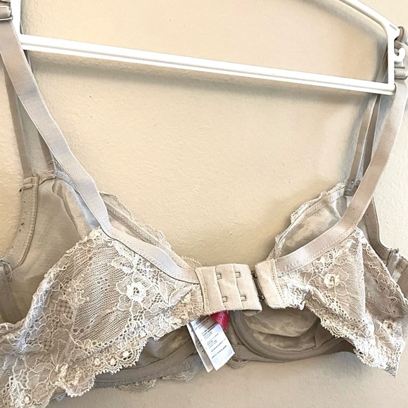4/$10🎄Scandal Paris Lace Underwire Bra - Silver 32D - Picture 6 of 9